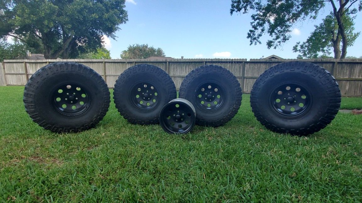 5 Jeep wheels and tires 35x12.5x15 for Sale in Deer Park, TX OfferUp