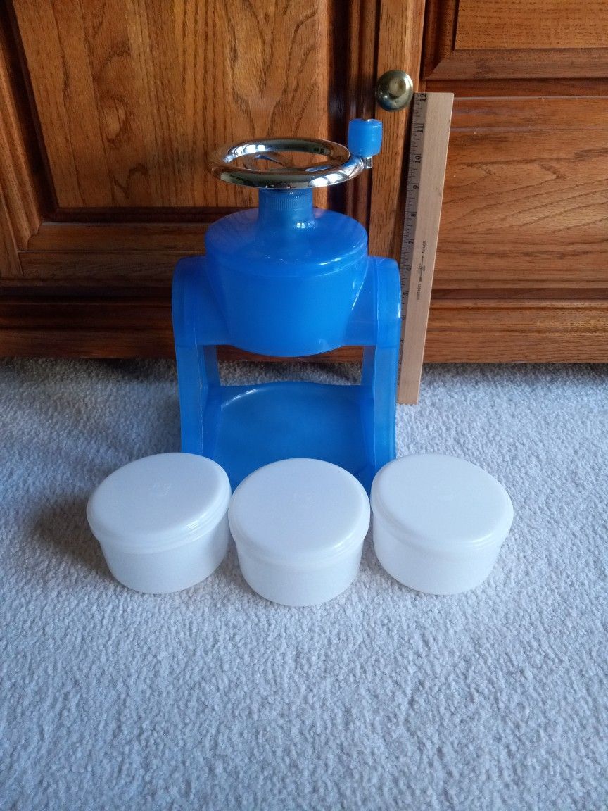 Pampered Chef Ice Shaver/Snowcone Maker