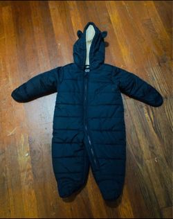 GREAT CONDITION BABY SNOWSUIT 6-9 MONTHS!!