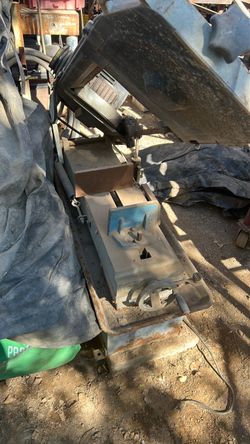 Metal cutting band saw