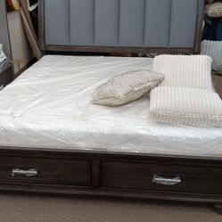 Upholstered Bed Frame 