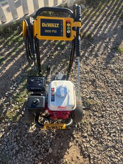 DEWALT 3600 PSI 2.5 GPM Gas Pressure Washer with Honda GX200 Engine, Heavy-Duty Commercial Cold Water Power Cleaner