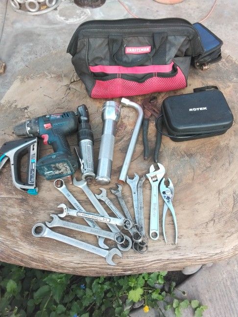 Bosch Drill Stapler Flashlight Wrench 🔧 And Bag