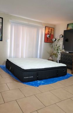 HIGH QUALITY CALIFORNIA KING SIZE STEARNS AND FOSTER PILLOWTOP MATTRESS  FOR SALE! FREE DELIVERY