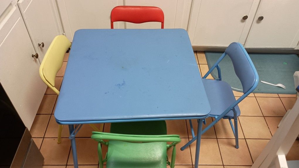 Kids Table & Chair Set $20