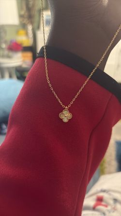 Vancleef and Arpel women’s necklace.