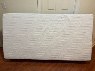 Like New Cooling Gel Memory Foam Twin Mattress 12 inch