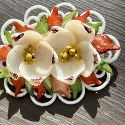 VINTAGE 1950's SHELL BROOCH / PIN WITH LUCITE BACK