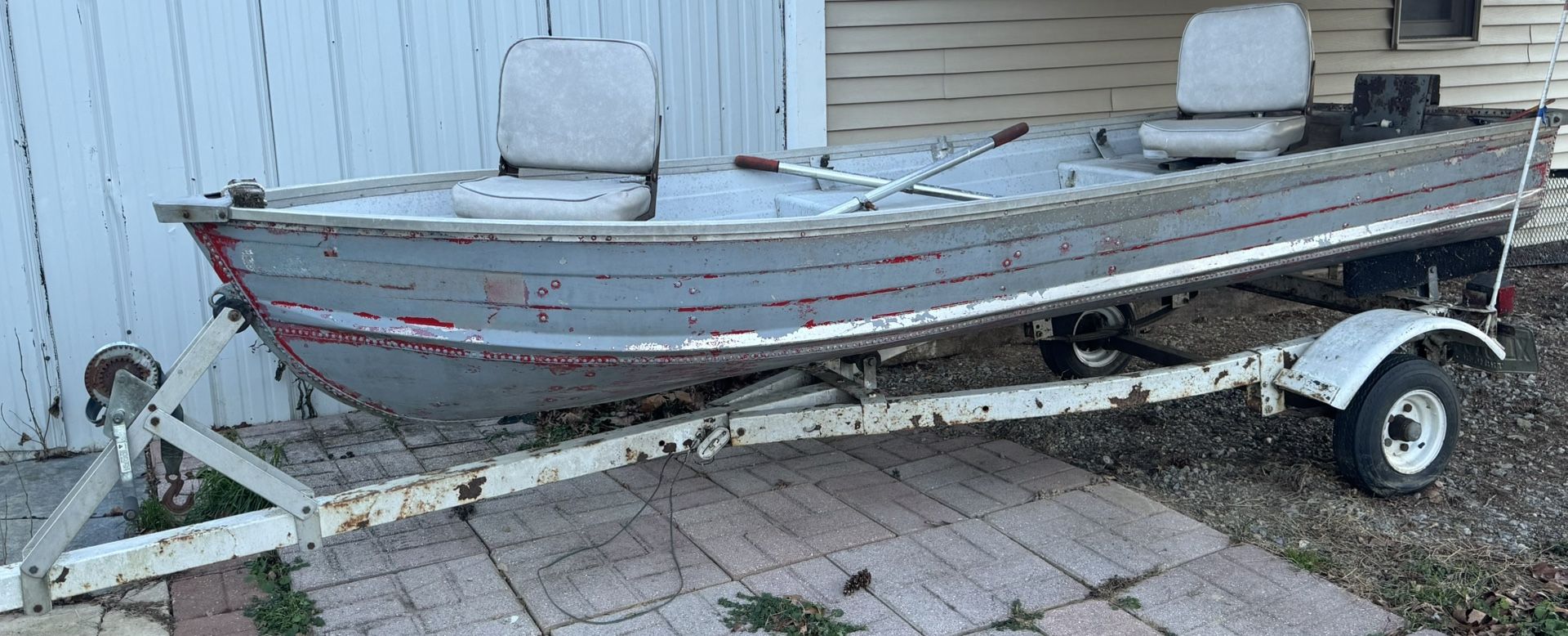 1980 12’ Bluefin Boat