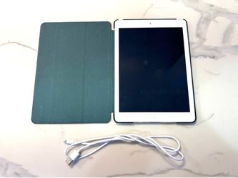 Apple iPad Air 16GB Wi-Fi (1st Gen) w/ Case & Charger