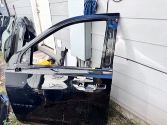 2021 to 2025 TAHOE / SUBURBAN / YUKON FRONT DOOR LH