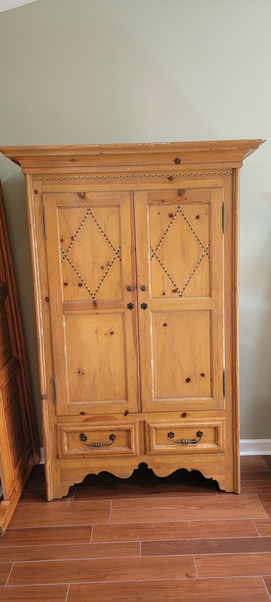 High Quality Wood Armoir