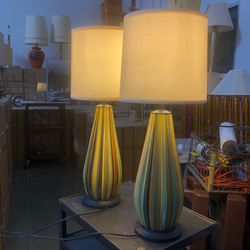 Pair of Vintage, tall lamps 👍