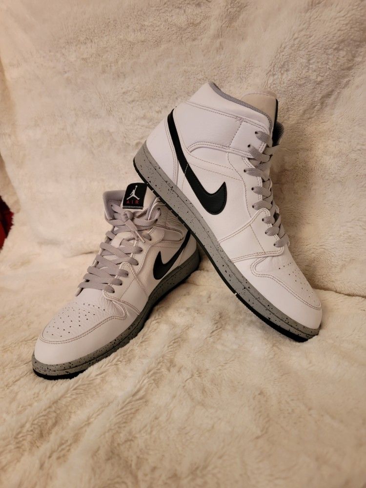 554724 115 Nike Air Jordan 1 Mid Size 10.5 White Cement display picture 3