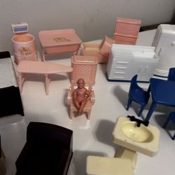 36 Pieces Of Renwal Plastic Doll Furniture From 50s