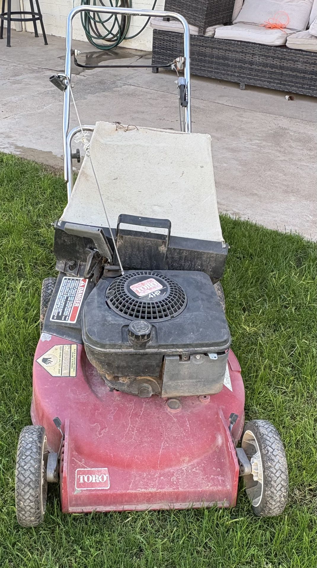 Toro  Gas Lawn Mower Oldie But Goodie  PLEASE READ FULL DESCRIPTION.