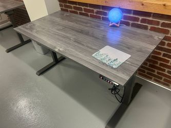 Adjustable Standing Desks 