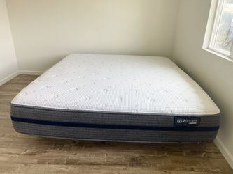 NEW Serta iSeries Hybrid 300 Plus - KING Mattress