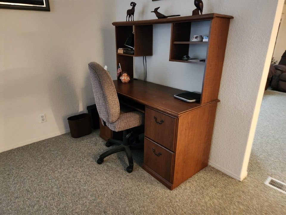 Excellent Condition Office Desk And Chair