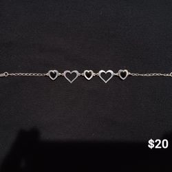 Brazalete De Plata De Corazones/ Silver Heart Bracelet  