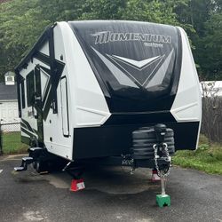2024 Momentum 21g Toy Hauler