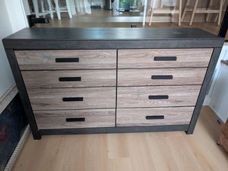 Dresser (comes with mirror)