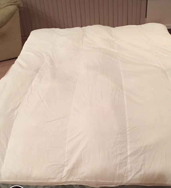 Queen Size Feather Bed Topper For In Pembroke Pines Fl Offerup Queen Size Feather Bed Topper