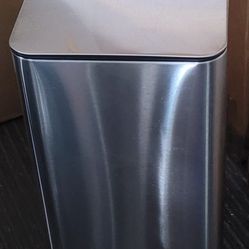 10L slim step trash can