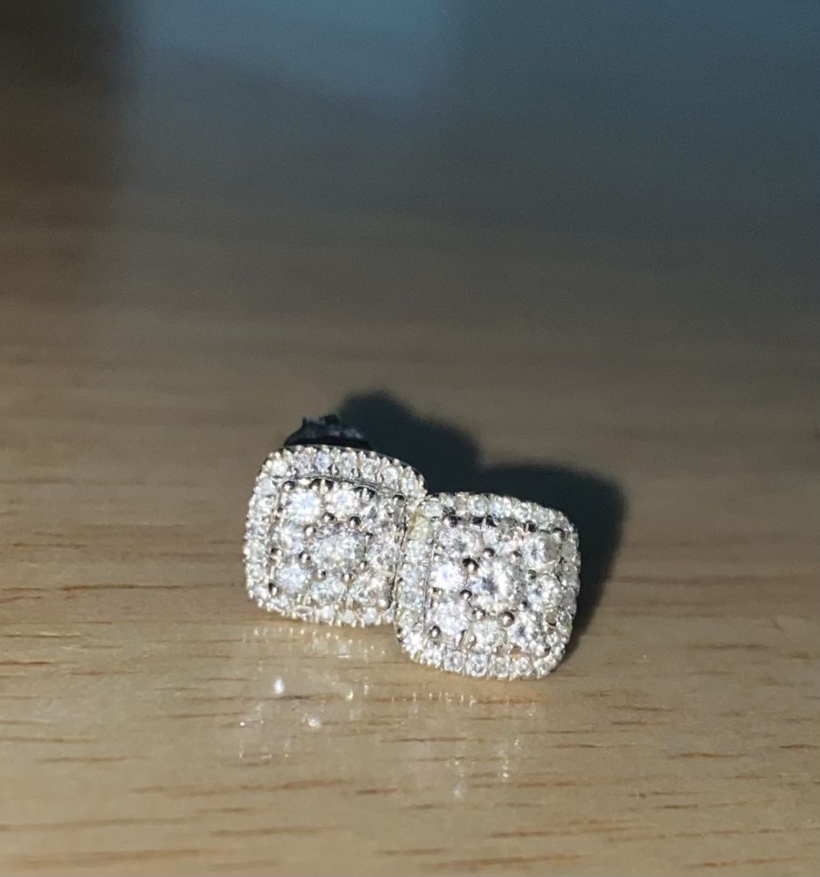 White Gold Diamond stud Earrings