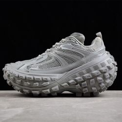 Balenciaga Men’s Sneaker With Box New
