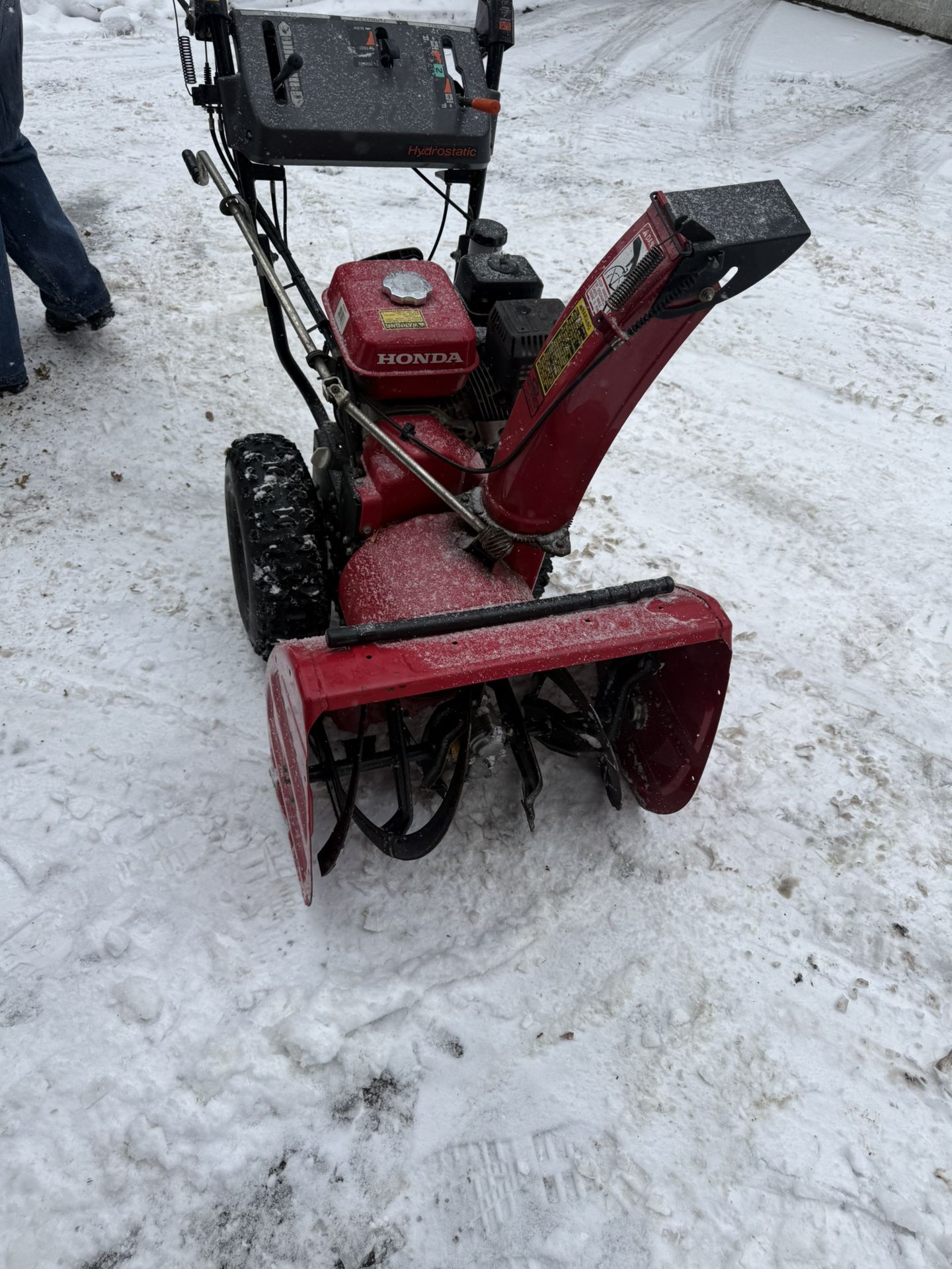 Honda HS 724 Snow Blower 2 Stage 
