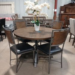 Round Kitchen Table W/4 Chairs 