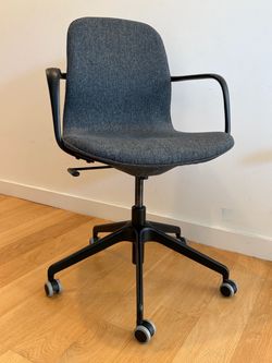 IKEA LÅNGFJÄLL Office/Conference Chair with Armrests – Excellent Condition (Pickup Only)