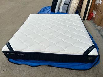 Like New DreamCloud Classic Hybrid, King Mattress, Perfect Condition