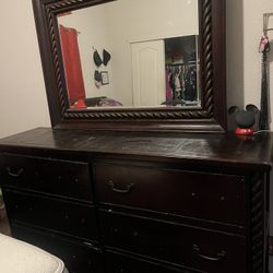 Dresser With Mirror And Side Stand 