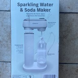 Sparkling Water And Soda Maker  New In Box !