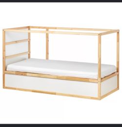 KURA reversible bed