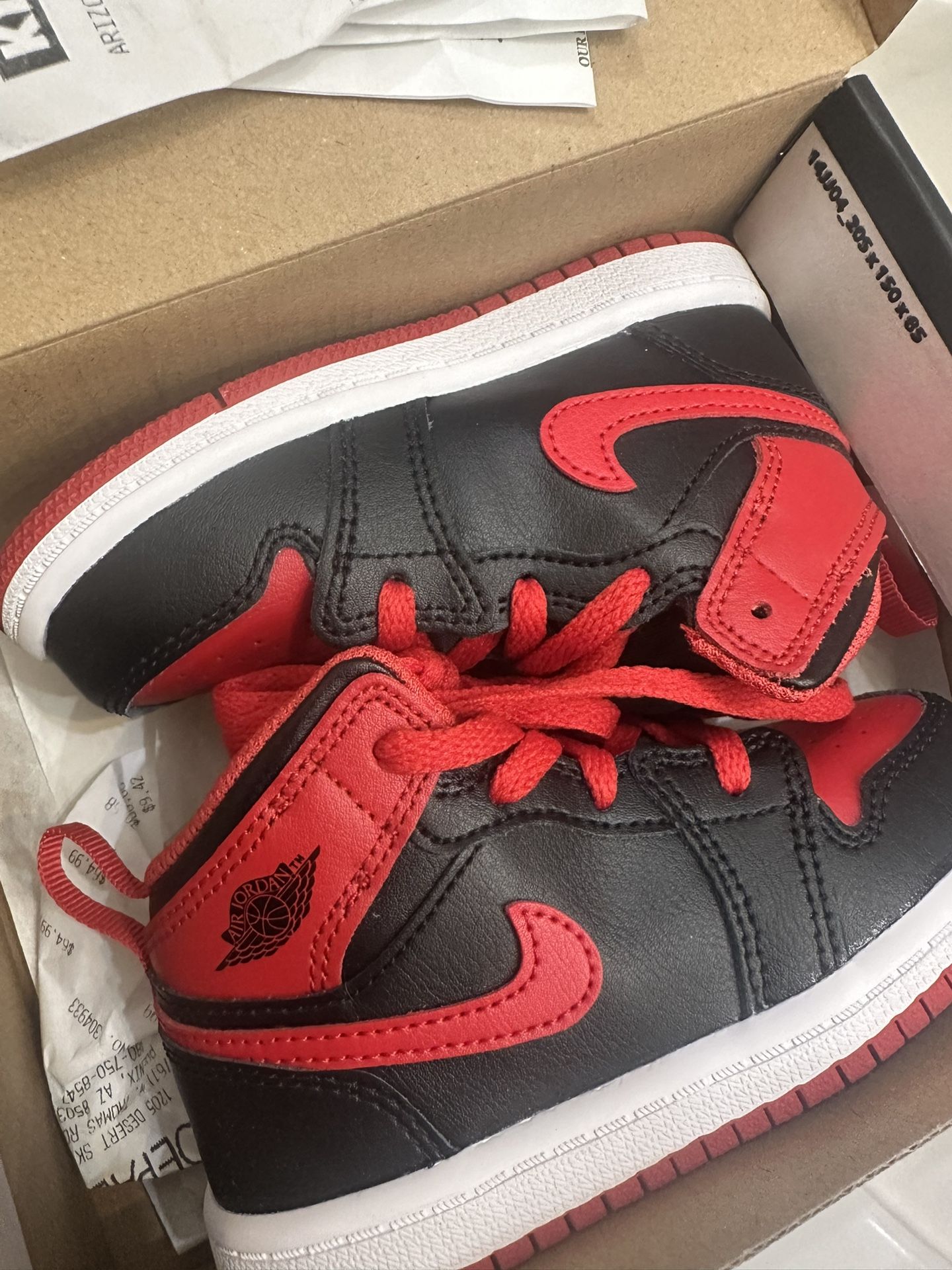 Jordan mid 1 ( Size 8c) 