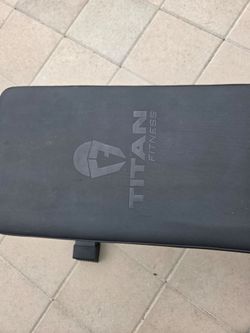 Adjustable weight bench
