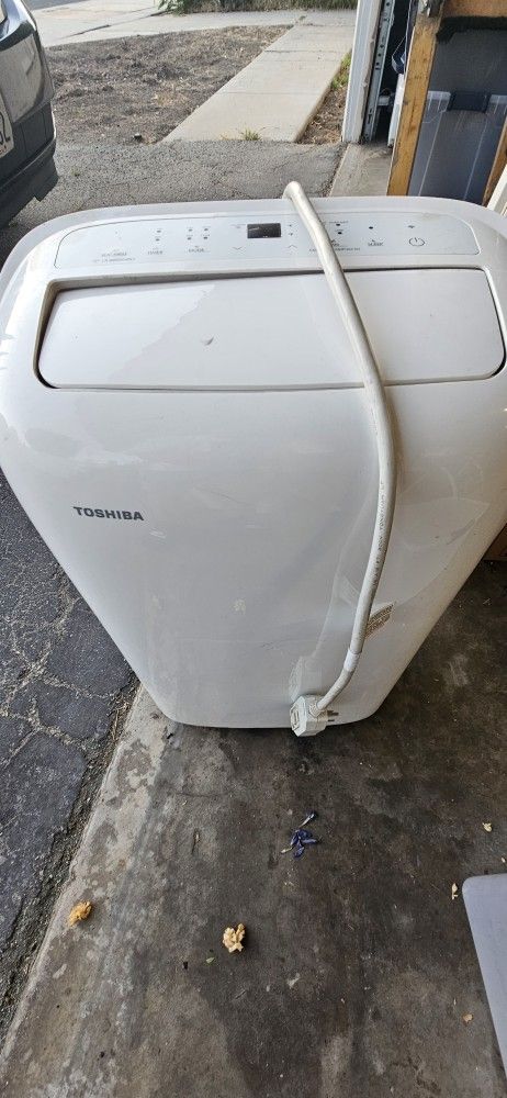AC UNIT WORKS VERY GOOD