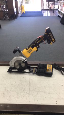 Dewalt 20v Atomic Brushless 4 1/2” Circular Saw With Battery & Charger 