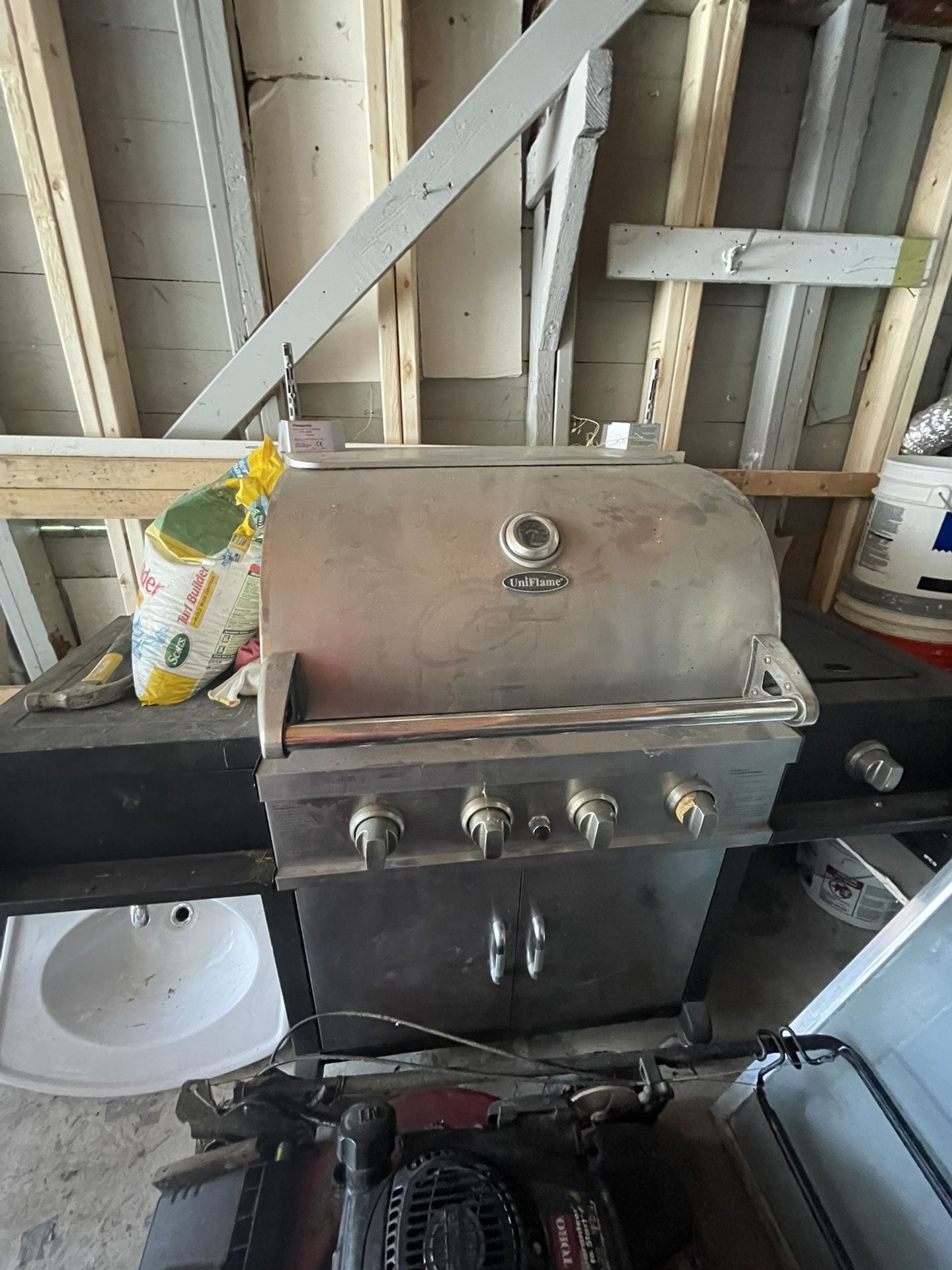 Uniflama Outdoor BBQ Grill