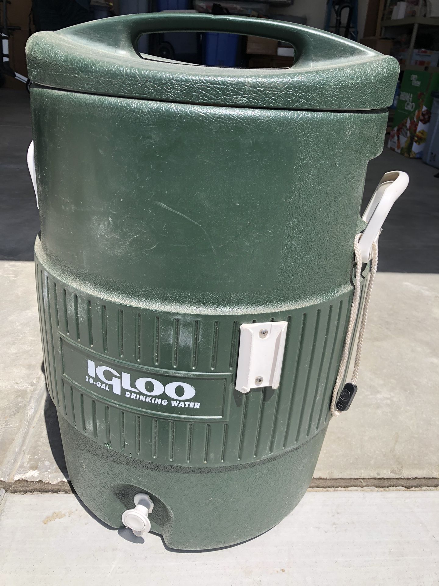 IGLOO 10-gallon Cooler