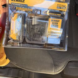 Charger dewalt And Battery Power Stack