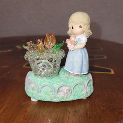 Precious Moments 120177 Girl With Flowers Lighted Figurine