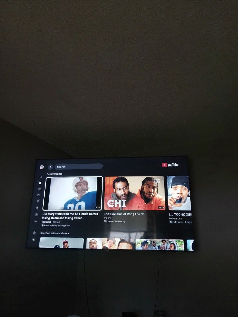 75 In Flat Screen Smart TV Samsung