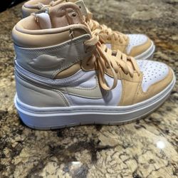 Women’s  Nike Jordan 1 Elevate High Size 7 