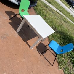 Toddler Table And 2 Chairs 