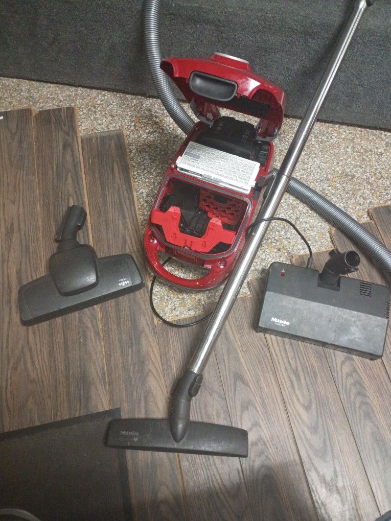 Canister Vacuum Cleaner