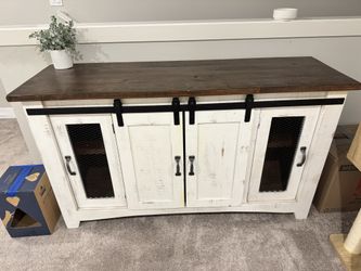 Living Room Hutch/entertainment Shelf